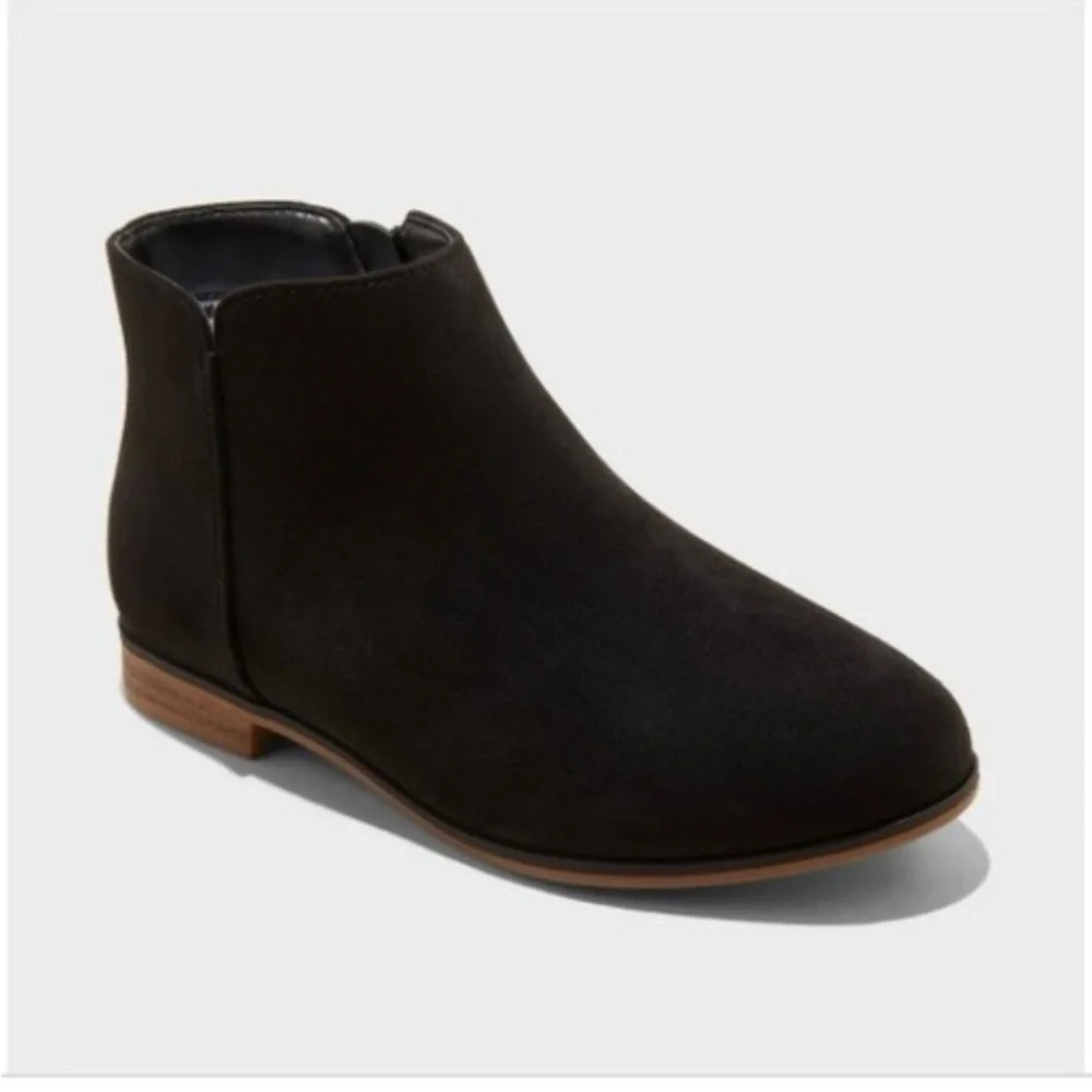 Lot of size 2 girl’s suede booties